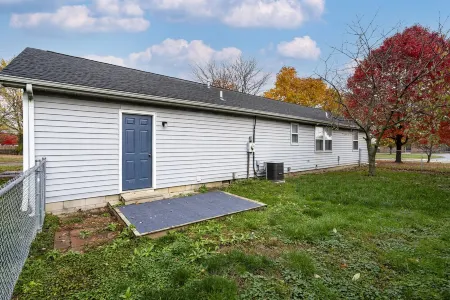 Comfy, Convenient, and Charm 3BR Retreat near BGSU