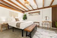 Private and secluded desert cabin with views. Close to JTNP and Pioneertown Hotels in der Nähe von Crazy Horse Ranch