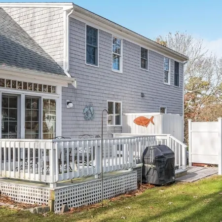 Comfy Cape Home: Close to Mayflower Beach, golf course, and Downtown