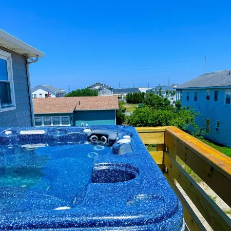 Pet friendly beach house w/ Hot Tub - Short 0.4 mile walk to beach!