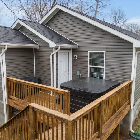Bourbon Chaser- Horse Park 12min, Ark 30min, Hot Tub, 4 Bedrooms, Walk Downtown