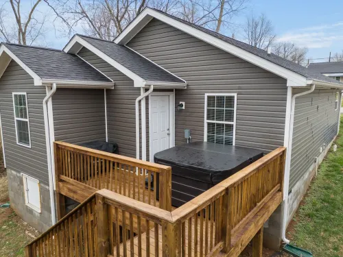 Bourbon Chaser- Horse Park 12min, Ark 30min, Hot Tub, 4 Bedrooms, Walk Downtown