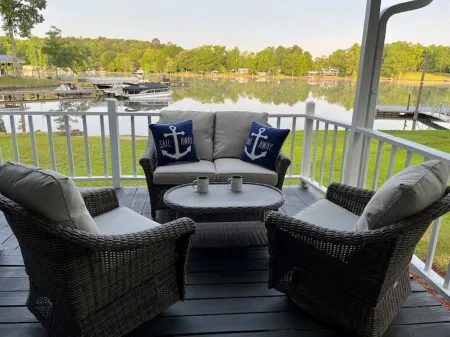 Anchors Away-Enjoy our 3bedroom/3bath home on the lake!