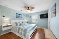 Cozy beach house - 3 minute walk to beach - with everything you need to relax!