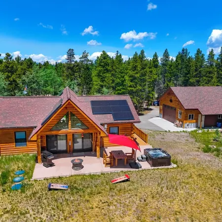 Cozy Log Cabin w/ Private Lake & State Park Access! Jacuzzi, Sauna, Kayaks!