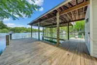 Lakefront Hudson Haven-Quiet Cove w/ Dock, Kayaks, Firepit!