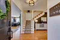 Stylish 3/2 Home • Boat Slip • Lake Access • Lake View! King Beds • Central Loc