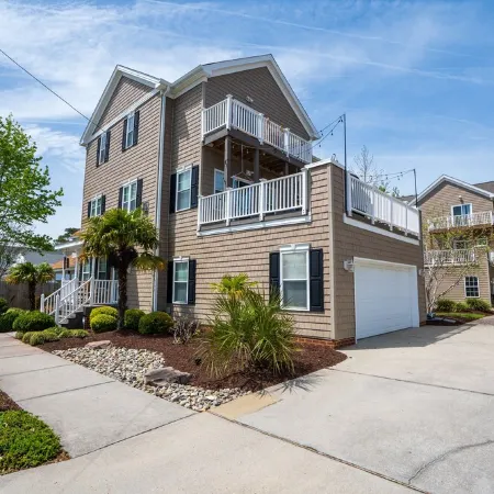 New! Condo centrally located in ViBe district