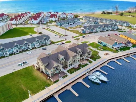 Sheboygan Waterfront 3 Bedroom 2.5 Bathroom Home Отели в г. Sheboygan
