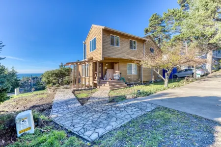 SPA Home! Hot Tub & Sauna, OCEAN View , AC+ EV Charger, Wheelchair Lift.