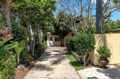 Charming Beach Cottage in La Jolla 鳥石嶼附近的飯店