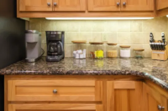 The Knotty Pine, Hot Tub, EV Charger, Rec Room, Pets ok