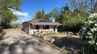 Goat Hill Orchard - Family & Pet Friendly ; Level 2 EV Charging Outlet BYOCC فنادق في Englewood