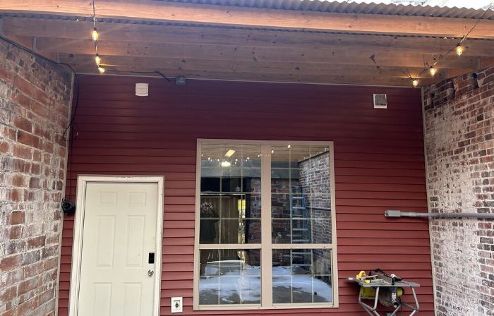 Completely renovated! Within a few blocks of downtown bars and restaurants