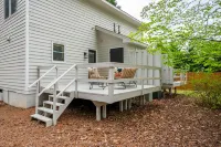 North Hills Oasis- 5mins from North Hills, Newly Renovated, Two En Suites!