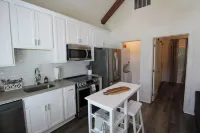 New Luxury 1BR Cottage in Downtown Auburn!