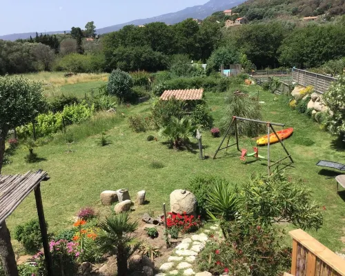 50 m2 basement apartment (ceiling height 1.80 m) Hotel a Figari