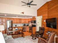 Agate Bay Cottage 2 Bed 2 Bath. Watch the ore boats in comfort. Hotels in Two Harbors