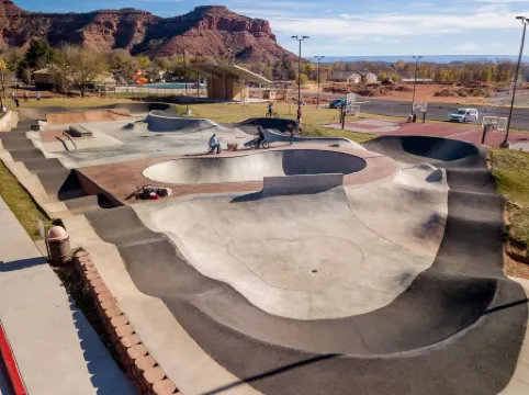 Comfortable 2 BD, 2 BA Home-Large Yard for Pets!