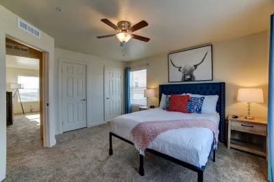 Luxury Townhome in Moab with POOL Hot Tub WI-FI KING BED Hotels in Moab South Valley
