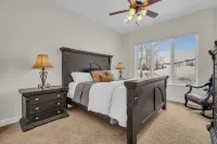 Picturesque Family Retreat. 9 Bedrooms, 3 Gathering Rooms, Game Room, Deck. Hôtels à proximité de : Nordic Valley Ski Resort