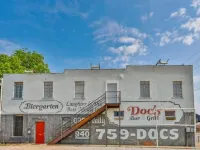 Local Charm Meets Modern Luxury in the North Texas Hill Country - 1.5hrs to DFW! Hotels in Cooke County