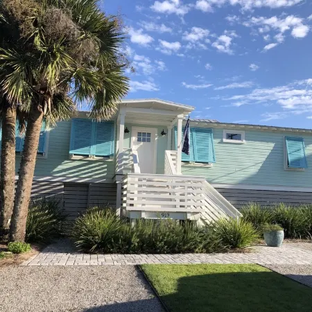 “Million Dollar “Views from This Ocean Front Folly Beach Original Cottage !