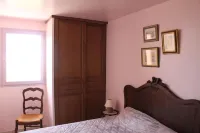 Delightful ground floor apartment in villa, in Cassis, accommodation 4 people