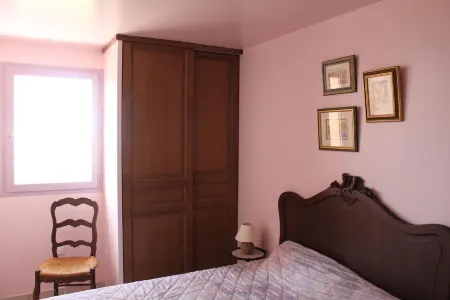 Delightful ground floor apartment in villa, in Cassis, accommodation 4 people Отели в г. Кассис