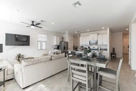 Beautiful Arizona Home, Near MLB Training Camps, Luke Airforce Base!