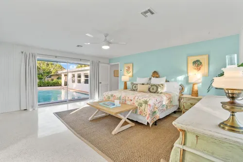 Heated Pool-Oversized Master - Close to Beach - Centrally Located 4 Bed / 3 Bath