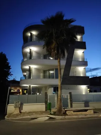 SAILING SUITE APARTMENT WITH BEACHFRONT GARDEN Отели в г. Alba Adriatica