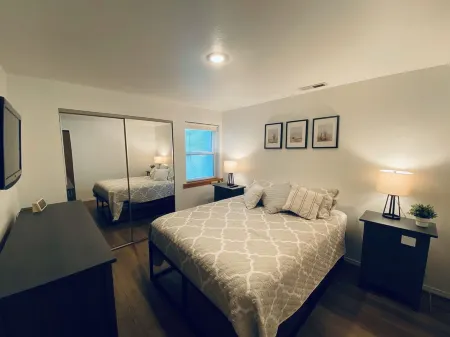 #3 Condo near large pool & shuttle to Gorge Amp-book separately