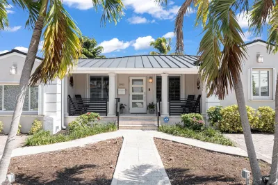Centrally located Home w/ Pool & Gym