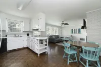 Comfy Eastside Home Close to Downtown Hotels in Wade Hampton