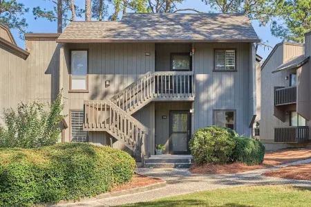 Greenside Getaway️! Walk to Clubhouse and Cradle! Panoramic Golf Views!