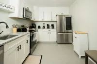 Spacious 3 bedroom  2 Full bathroom  apartment