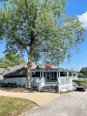 Beautiful 1 bedroom condo with a view!