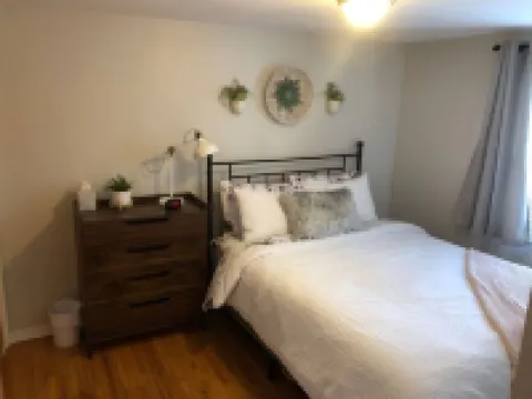 Mayo Discount! 2 main floor bedrooms and bath. Recliner. 6 blocks to Mayo Clinic