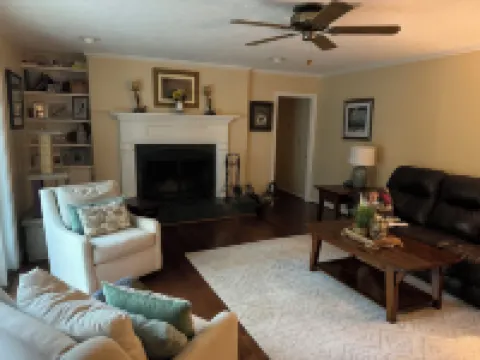 Charming 3 bed house nestled in the woods at the base of Mt Alto.