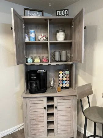 Beautiful 2 bedroom home just minutes away from Sarasota Bay. Отели рядом с достопримечательностью «Сарасота Джунгл Гарденс»