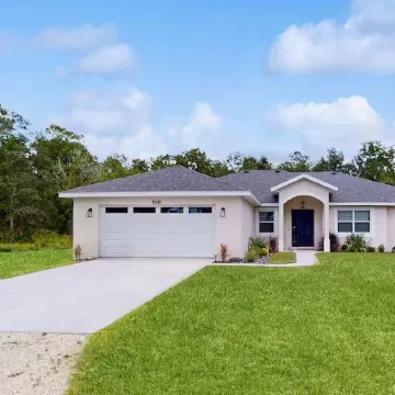 Beautiful 3-Bdrm in Weeki Wachee! Close to Beaches, Hospitals, Golf & Splash Pad