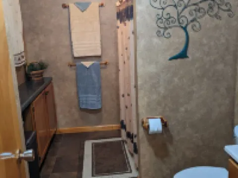 Quiet setting centrally located six miles west of Rapid City Hotels in Mount Rushmore UT