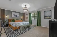 Family Getaway Near Santa’s Wonderland & A&M w/ Firepit, Arcade & King Beds 칼리지스테이션 호텔