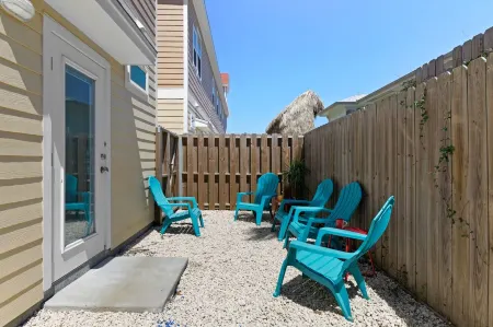 Charming Beachside 505-Pool-Gameroom-Close 2 Beach Отели рядом с достопримечательностью «Palmilla Beach Resort & Golf Club»