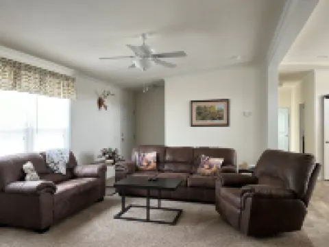 Lunker House By the Bay- Rural, Contemporary and Spacious-Moments from Downtown Hotels in Nasewaupee