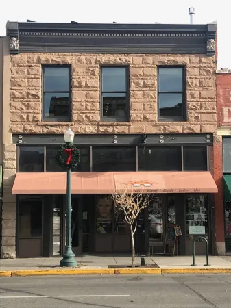 Downtown MainStreet Penthouse 1BR five star Rental with parking overlooking main