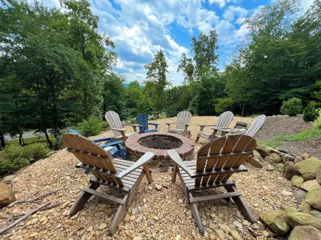 Luxurious 5-bedroom house off Nelson 151 in Nellysford