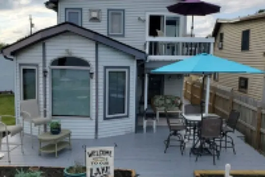 Lakeside Paradise with Priceless Views