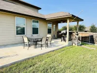 San Antonio home near BMT, Riverwalk, Alamo, and Sea World Hotels near Southwest Legacy Stadium
